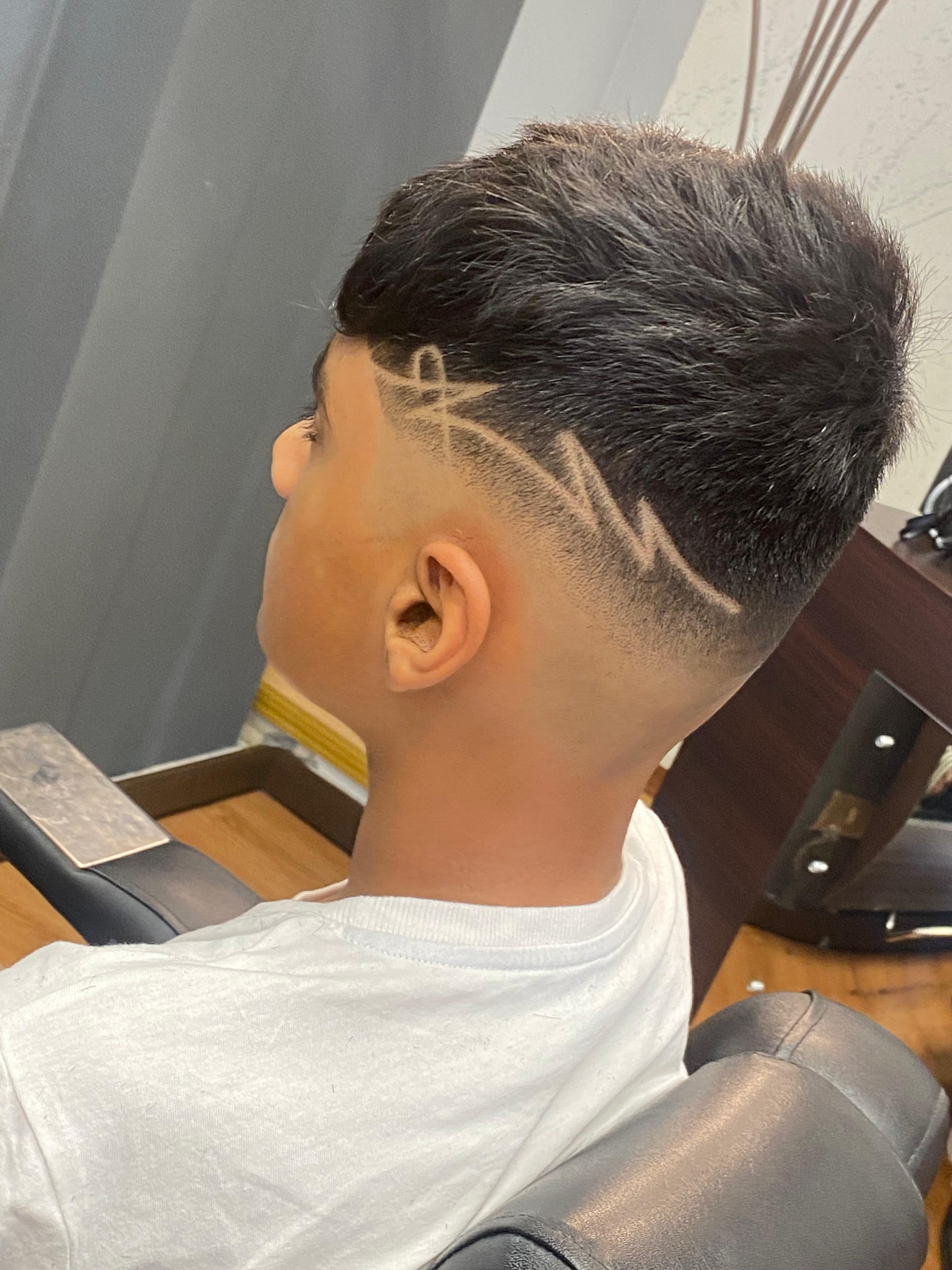 Bambino: fade con design inciso
